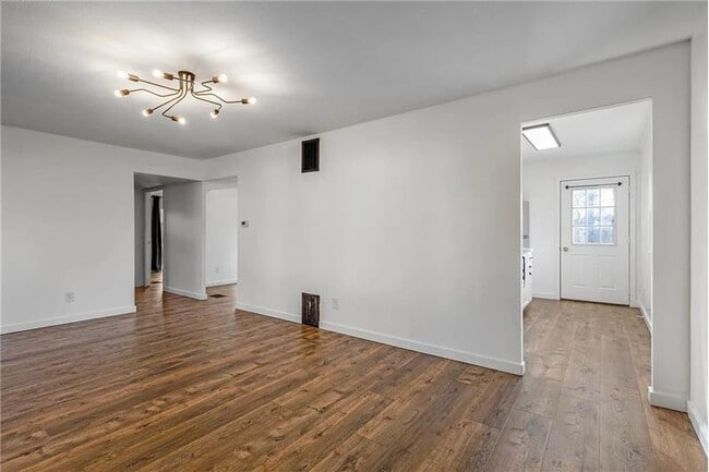 Photo - 6615 Charles St