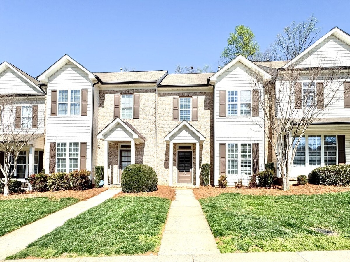 3-bedroom Townhome Convenient to Greensboro Urban Loop - 3-bedroom Townhome Convenient to Greensboro Urban Loop