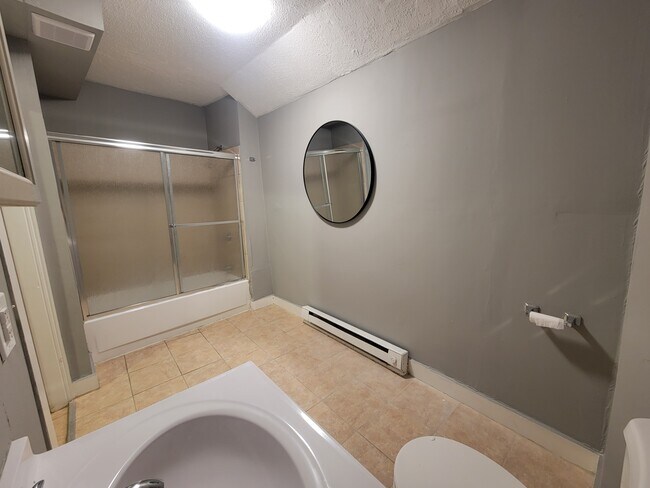 Photo - 162 Rollstone St Unit A