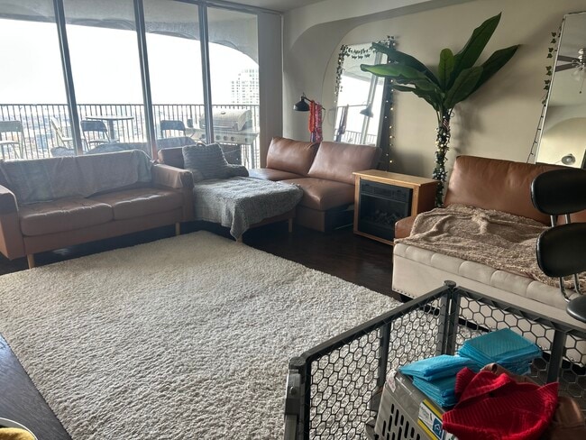 Photo - 300 N State St Unidad River North  5617