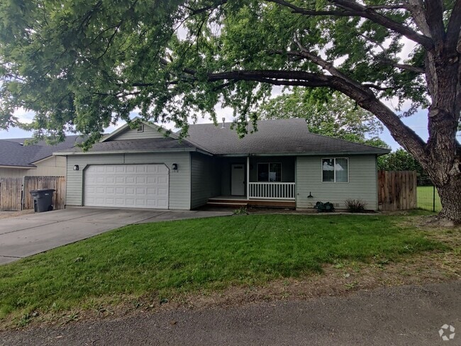 Building Photo - Great South Kennewick location close to fr... Rental