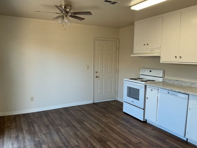 Building Photo - 218 Unit 218D
