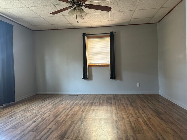 Photo - 3 Bedroom Home Uhrichsville, Ohio