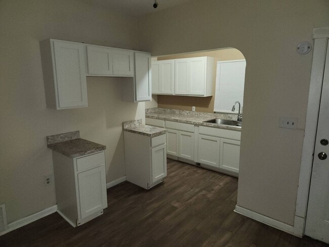 Photo - Charming 5-Bedroom Property in Prime Location (Section 8 vouchers Accepted)