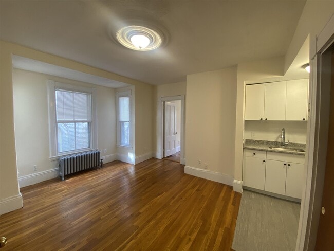 Building Photo - 379 Harvard St Unit 3