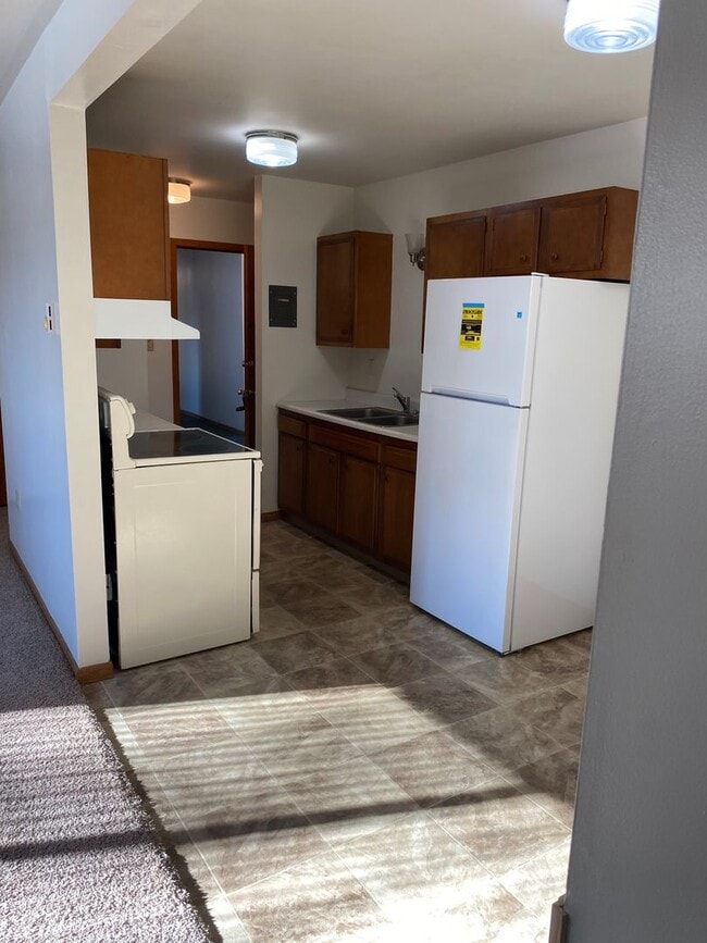 Photo - 2 Bed/1 Bath Apartment available!  Heat and Water Included! Unit 13
