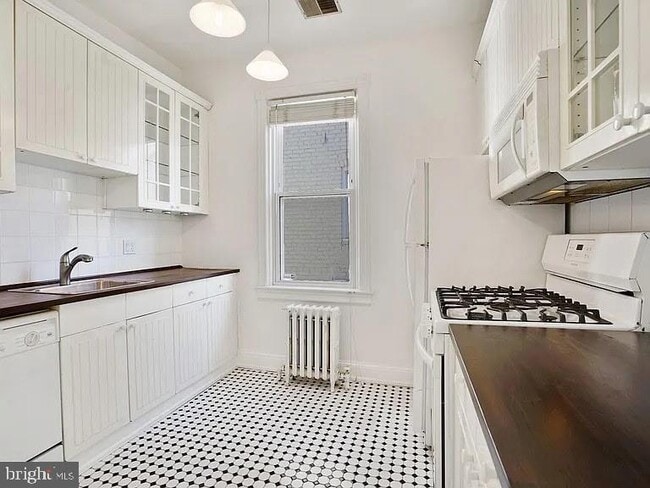 Photo - 426 Shepherd St NW