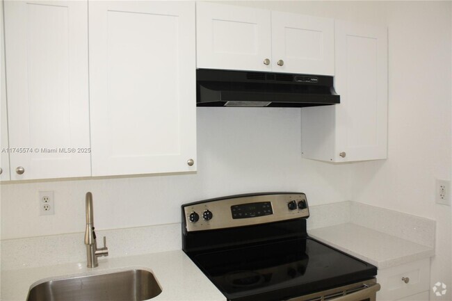 Building Photo - 1095 W 77th St Unit 113 Rental