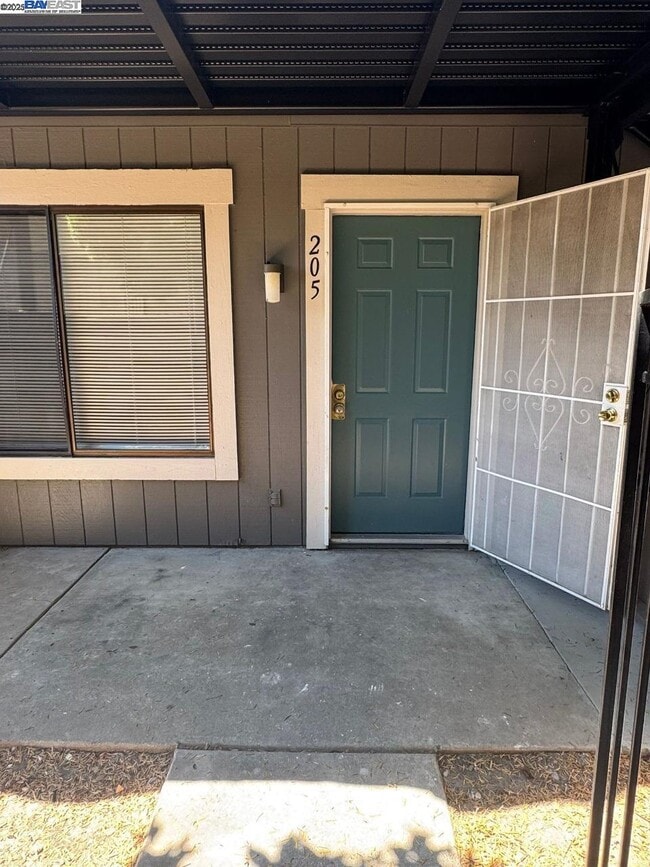 Building Photo - 205 Ladera Plaza Rental