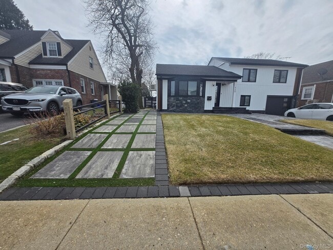 Building Photo - 712 Barnes Ave