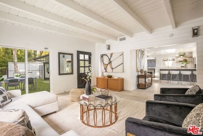 Building Photo - 16733 Oak View Dr Rental