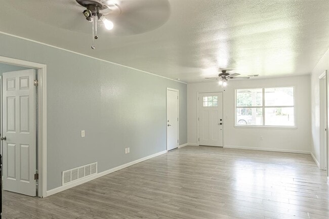 Photo - 124 W Brule St