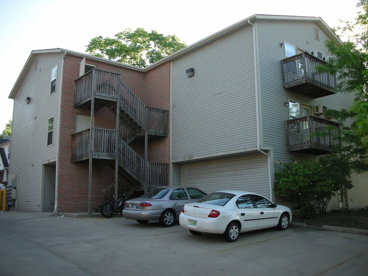 Primary Photo - 281 S Salisbury St Apartments