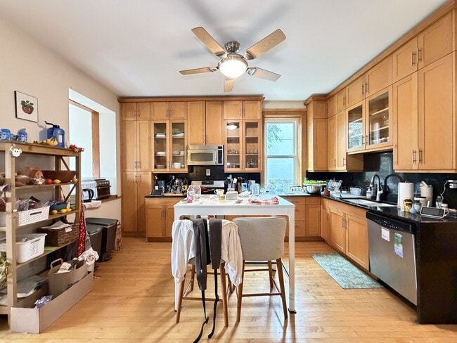 Photo - 833 N Rockwell St Unit 2C