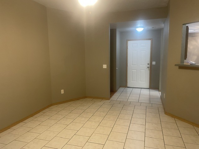 Photo - 2528 Woodford St