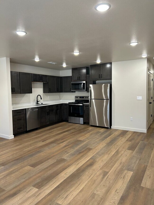 Photo - 705 W 12th St Unit A