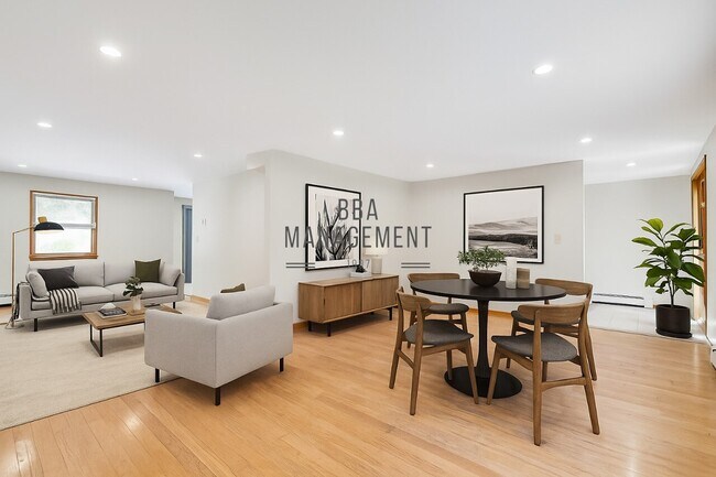 Building Photo - 115 Rowe St Unit 1 Rental