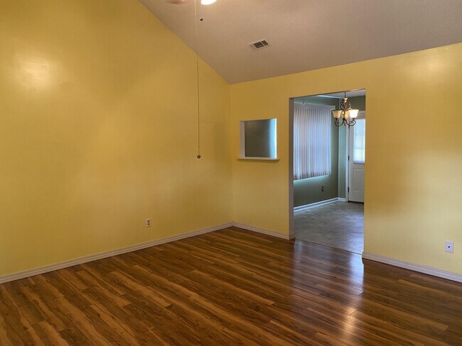 Photo - 802 Hidden Hollow Cir