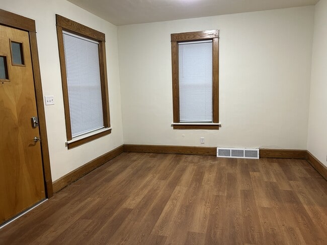 Photo - 2060 Summit Ave Unidad Lower