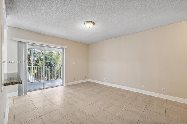 Photo - 5672 Rock Island Rd Unidad 254