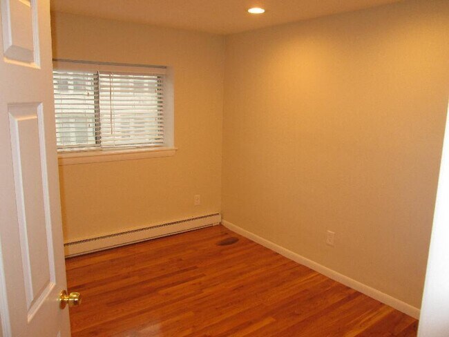 Building Photo - 15 Euston Rd Unit 10 Rental