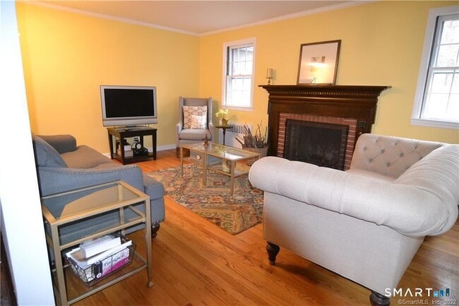 Photo - 71 Silvermine Ave
