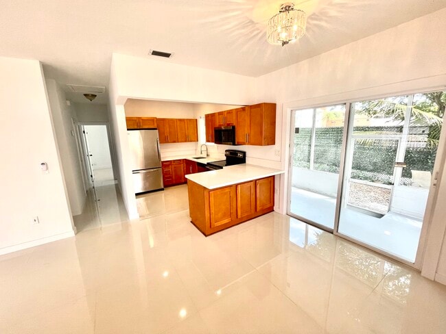 1931 SW 17th Ct - 1931 SW 17th Ct