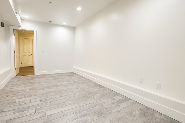 Photo - 5211 Mission St Unit 5