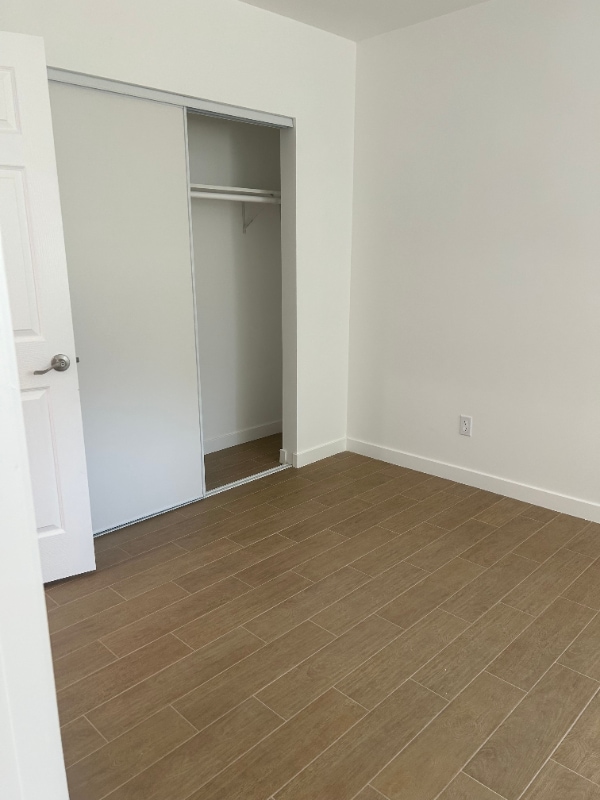 Building Photo - 3221-3223 W 73rd St Unit 3229 1-4 Rental