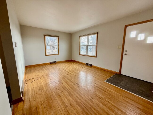 Photo - 912 Waterloo Rd