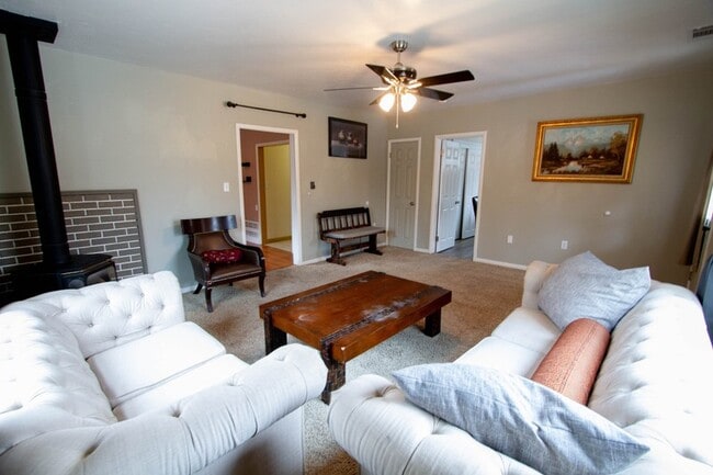 Photo - 1679 Fowler Ave