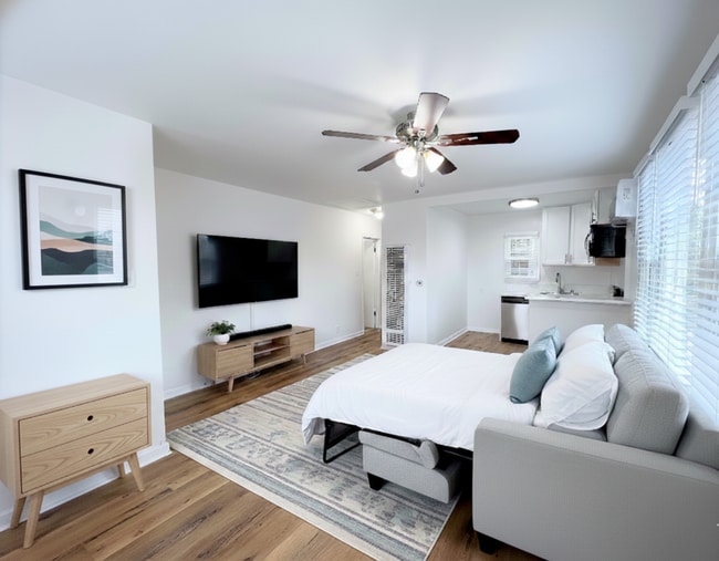 Photo - 6201 Fountain Ave