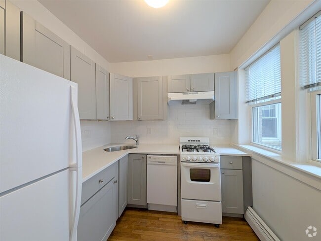 Building Photo - 31 College Ave Unit 4 Rental