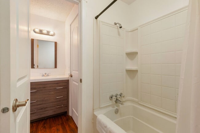 Photo - 15704 Ash Way Unidad ID1256072P