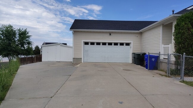 Photo - 627 E 700 N