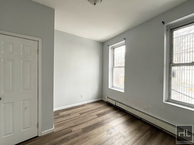 Photo - 1049 Jefferson Ave Unit 1