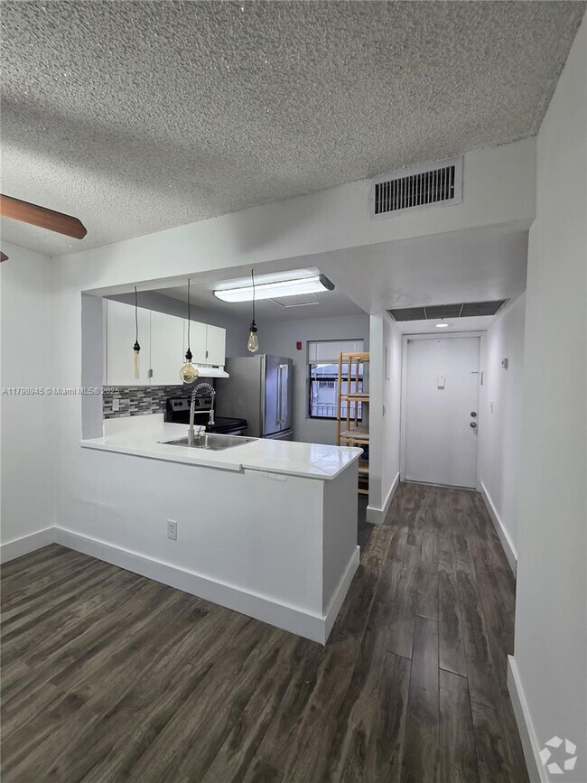 Building Photo - 7670 SW 152nd Ave Unit 1-205 Rental