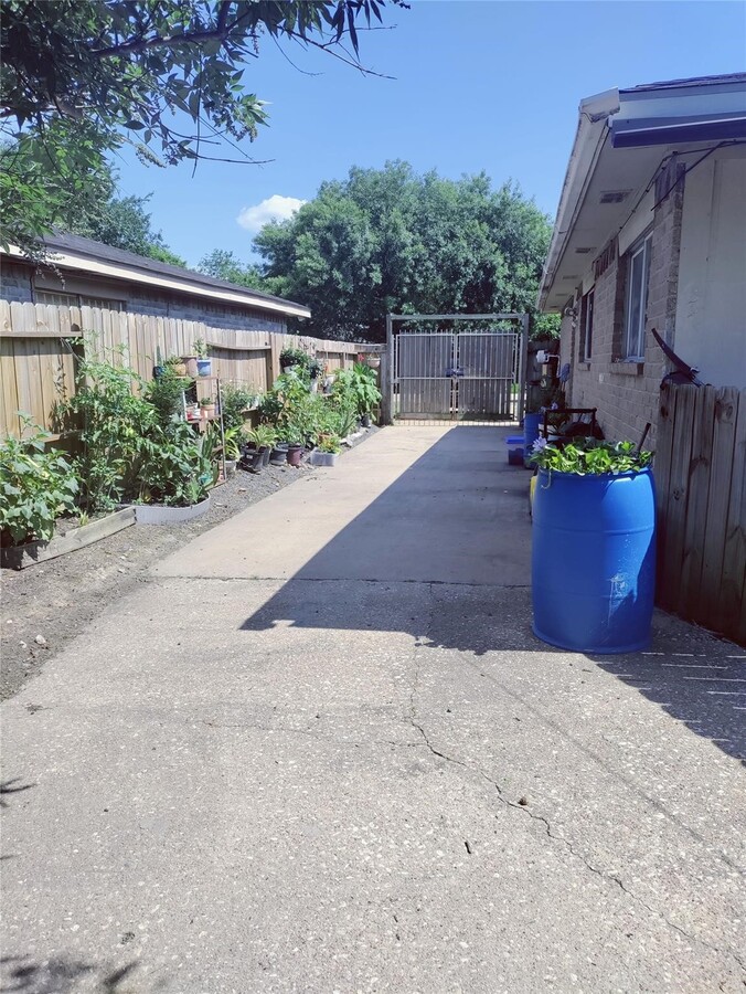 Photo - 5530 Gatewood St