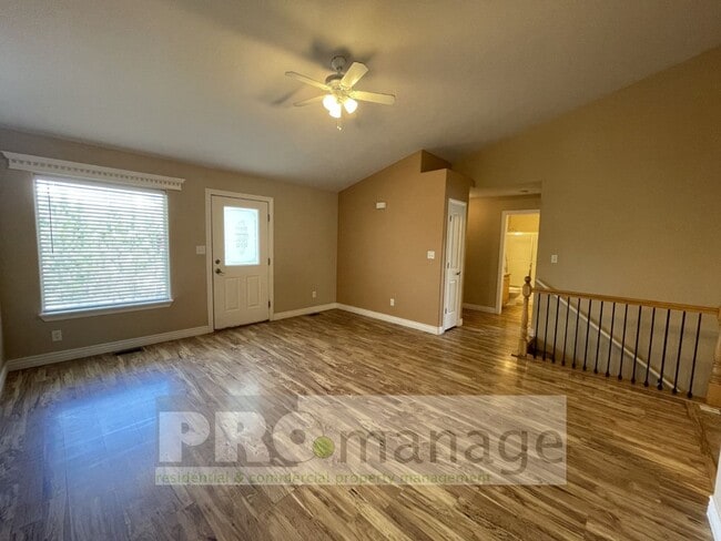 Photo - 4 Bed, 3 Bath Town Home w/ 2 Car Garage - Ammon