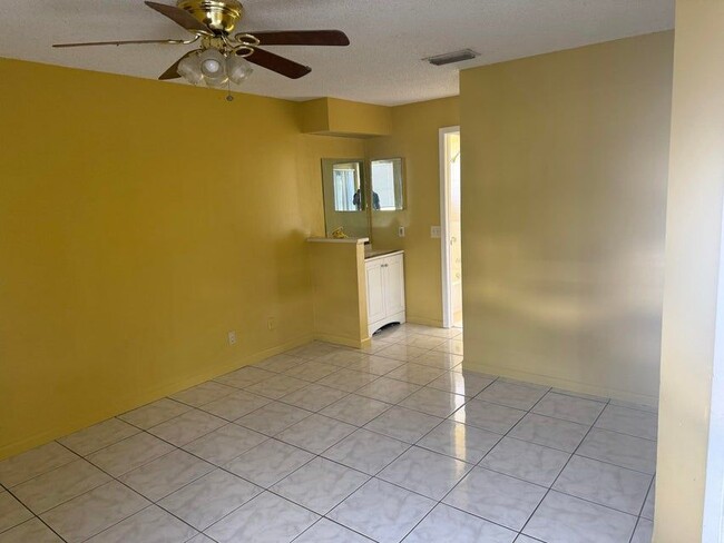Photo - 2511 NW 56th Ave Unidad 111