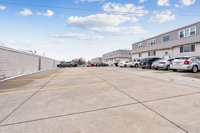 Leavitt Park Apartments - Waterloo, IA