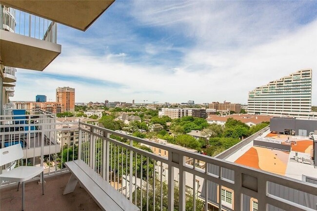 Photo - 3225 Turtle Creek Blvd Blvd Unidad 1140