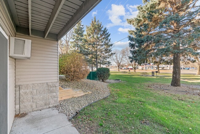 One Bedroom A - 1 Bed / 1 Bath - 725 Sq.Ft. - Wyndemere Apartments