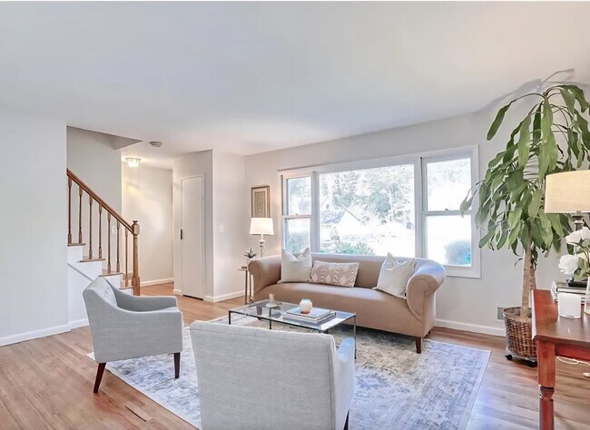 Photo - 6 Burgundy Ln