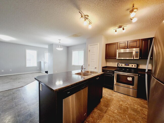 Photo - 21912-21990 90 Ave NW