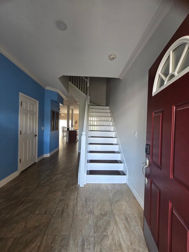 Foyer - 802 King Neptune Ln