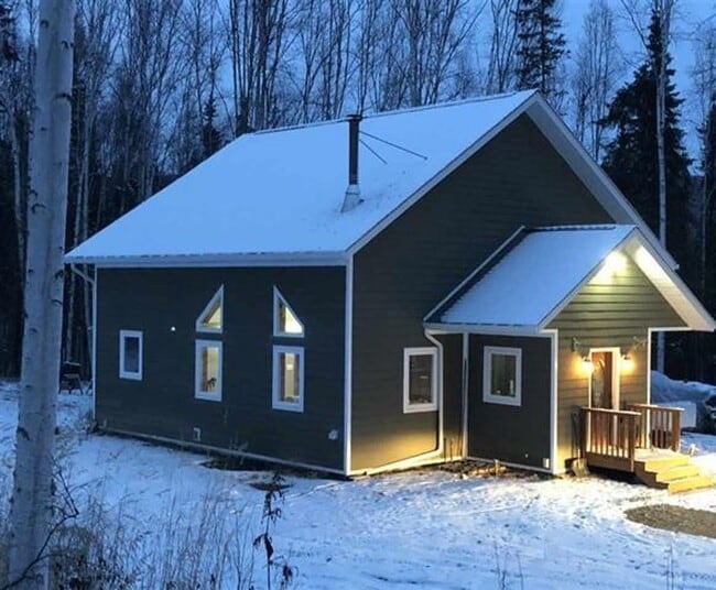 Building Photo - Tucked Away in Nature – Modern 3BR, 2BA Home