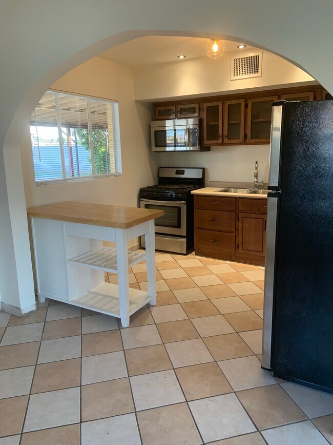 Photo - 1735 W Fairmount Ave