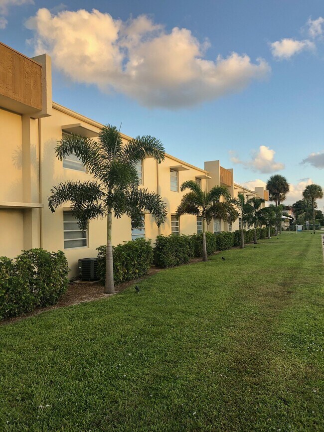 Whispering Palms Apartment Homes