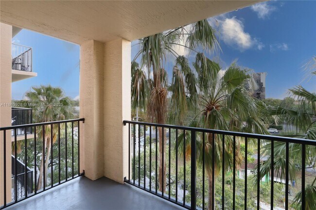 Photo - 520 SE 5 Ave Unidad 1408